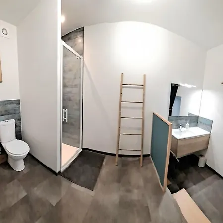 One Bedroom Flat With A View Apartament Les Rosiers